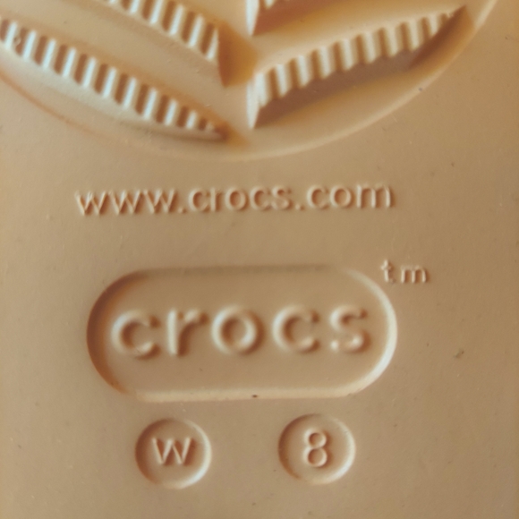 Womens Crocs Sandles/Flip Flops. Size 8. Coral Color - Picture 5 of 6